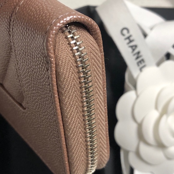 Chanel Iridescent Rose Gold Zip Wallet Card Holder - Picture 4 of 13